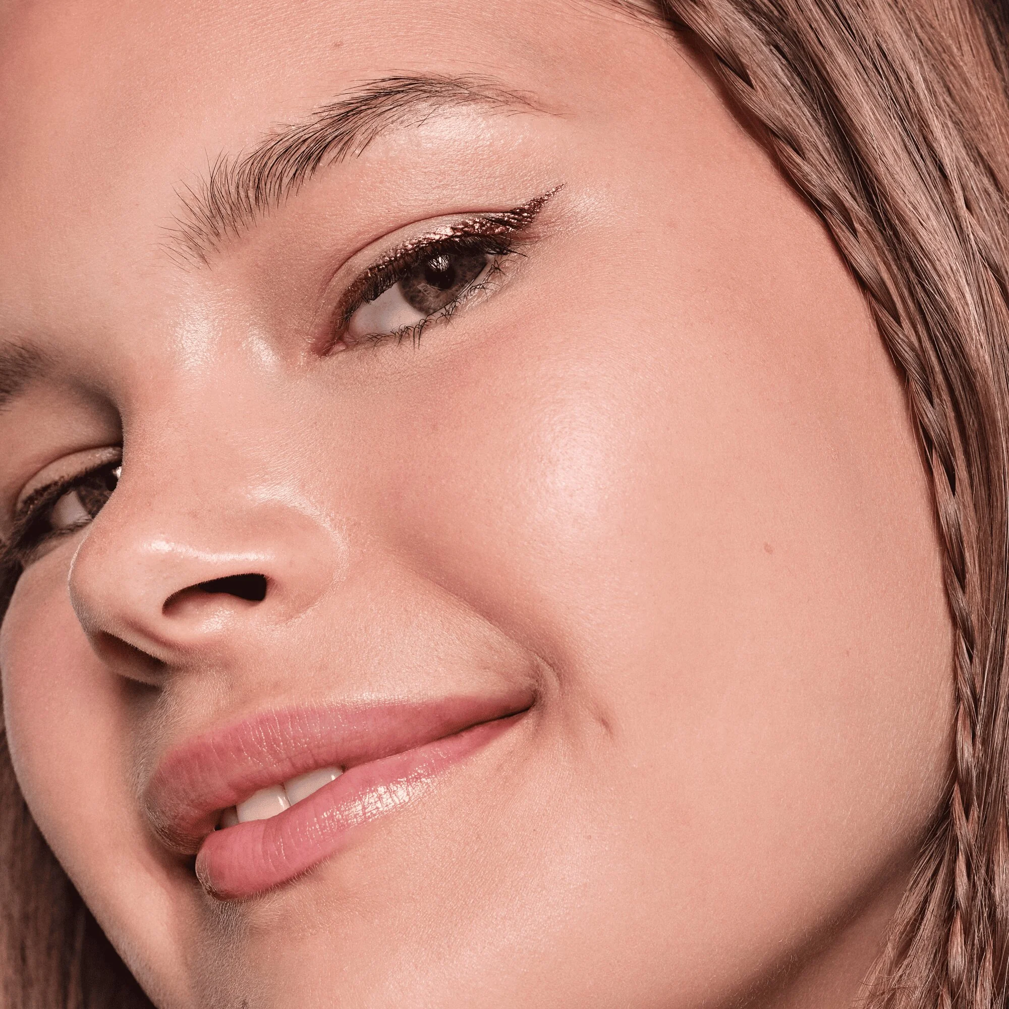 Essence Colour It! liner metaliczny w płynie 01, 3 ml