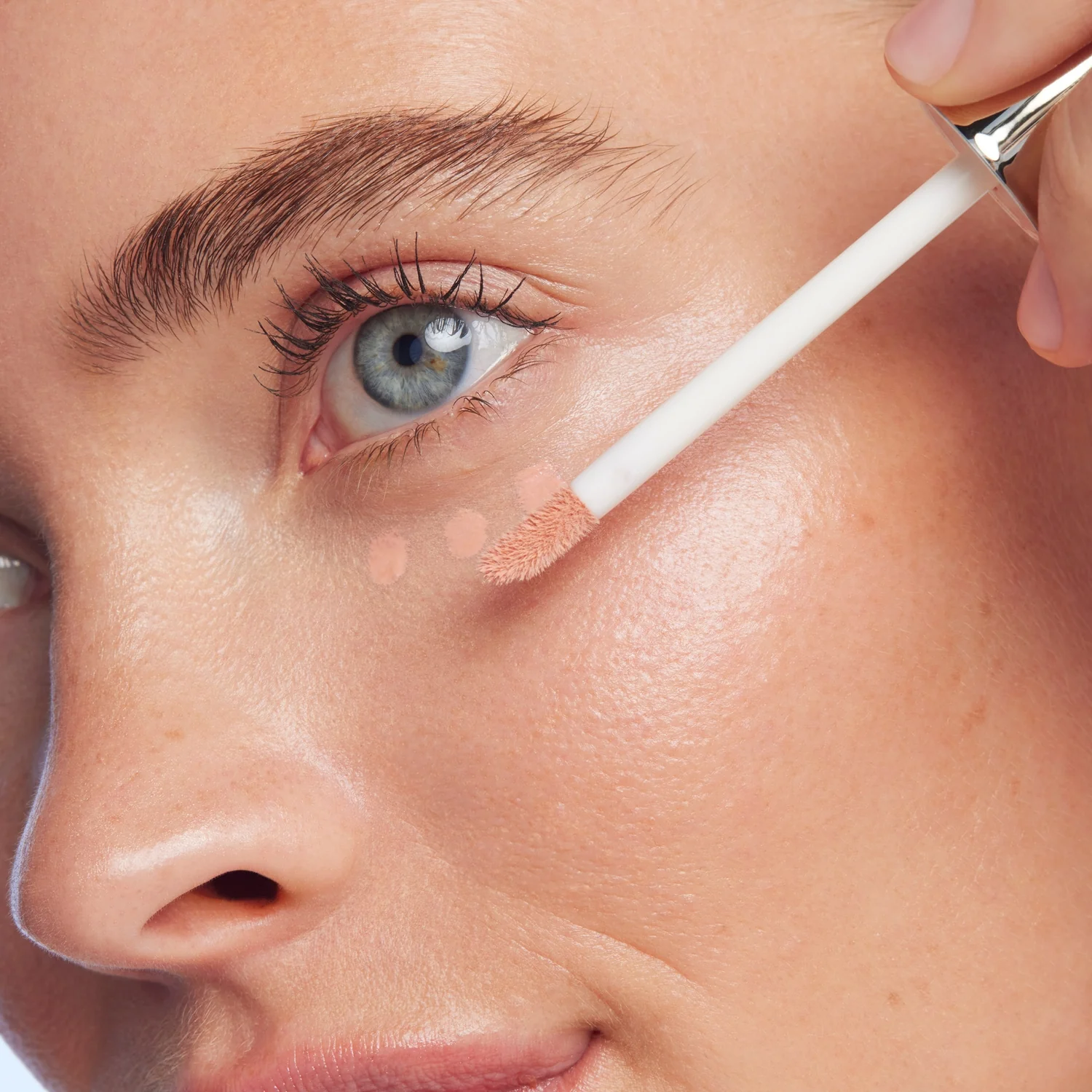 Nuxe Eye Lighter Merveillance Lift rozświetlające serum pod oczy, 12 ml