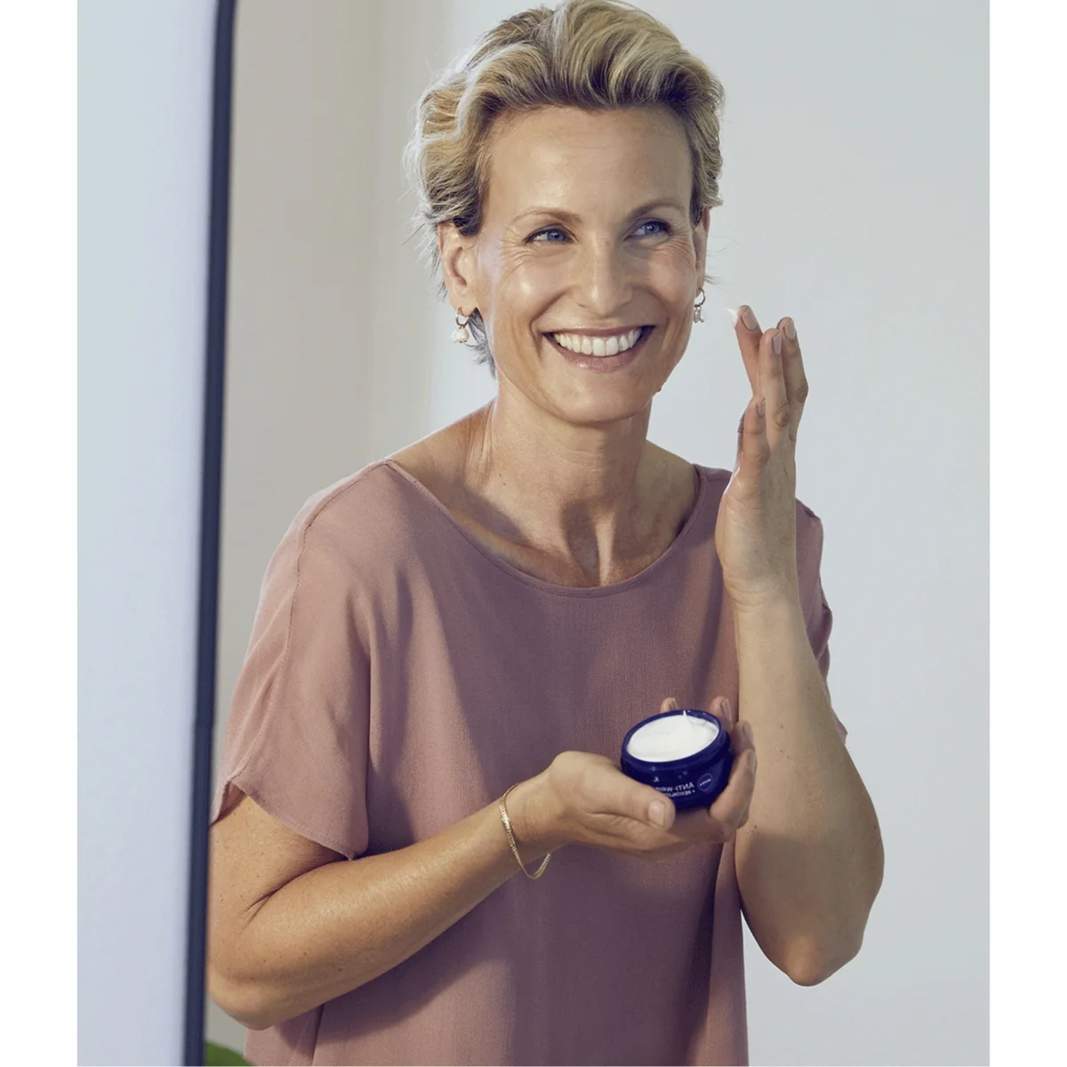 Nivea Przeciwzmarszczkowy + Modelujący krem na noc 65+, 50 ml
