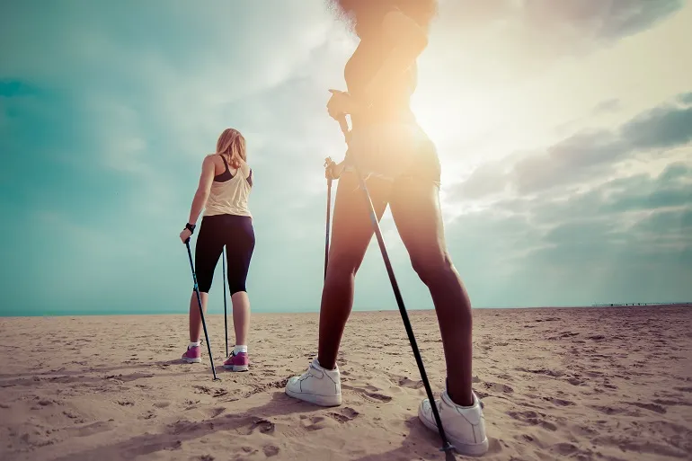 nordic walking en la playa