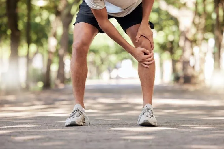 Kolano biegacza – przyczyny, objawy i leczenie