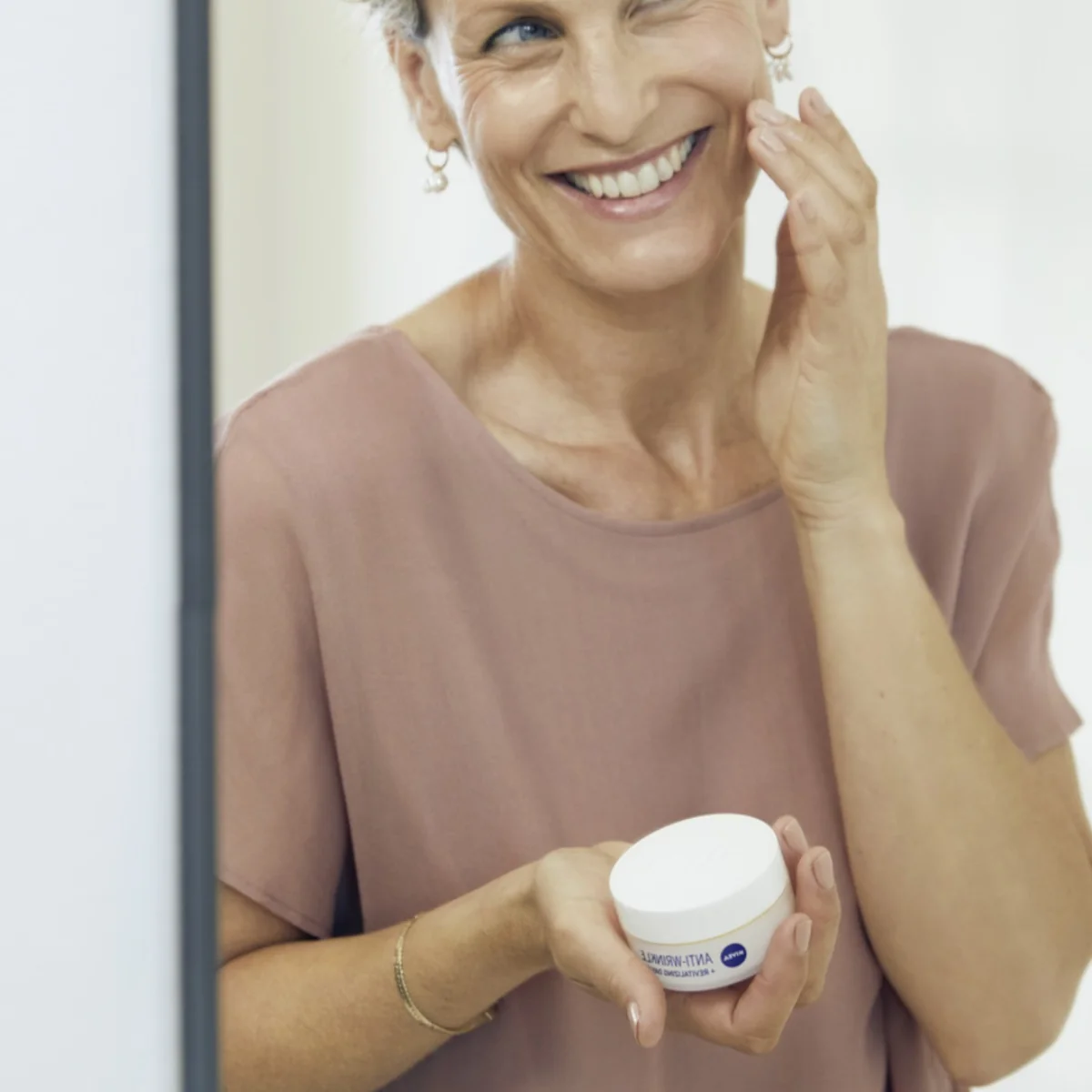 Nivea Przeciwzmarszczkowy + Modelujący Zestaw krem na noc 55+, 50 ml + krem na dzień 55+, 50 ml
