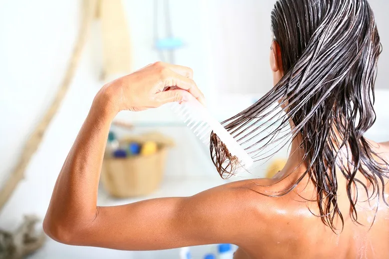 rozczesywanie włosów w domu