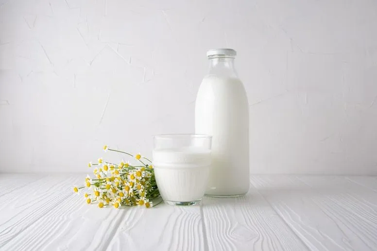 Probiotyki naturalne: przepis na smoothie bowl na bazie kefiru
