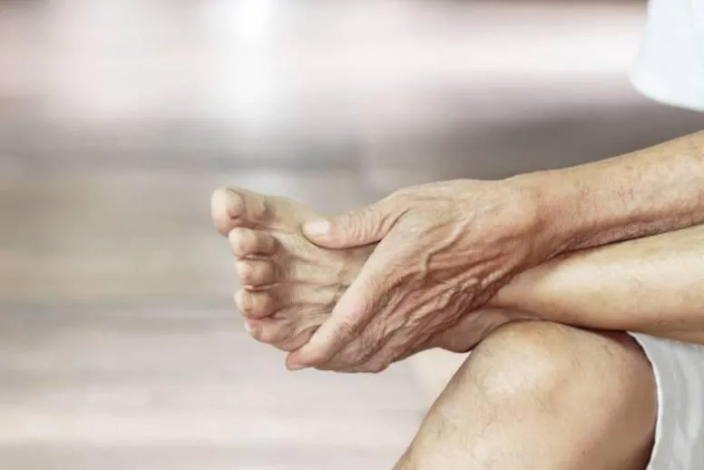Drętwienie palców u nóg: z czego wynika? Poznaj możliwe choroby