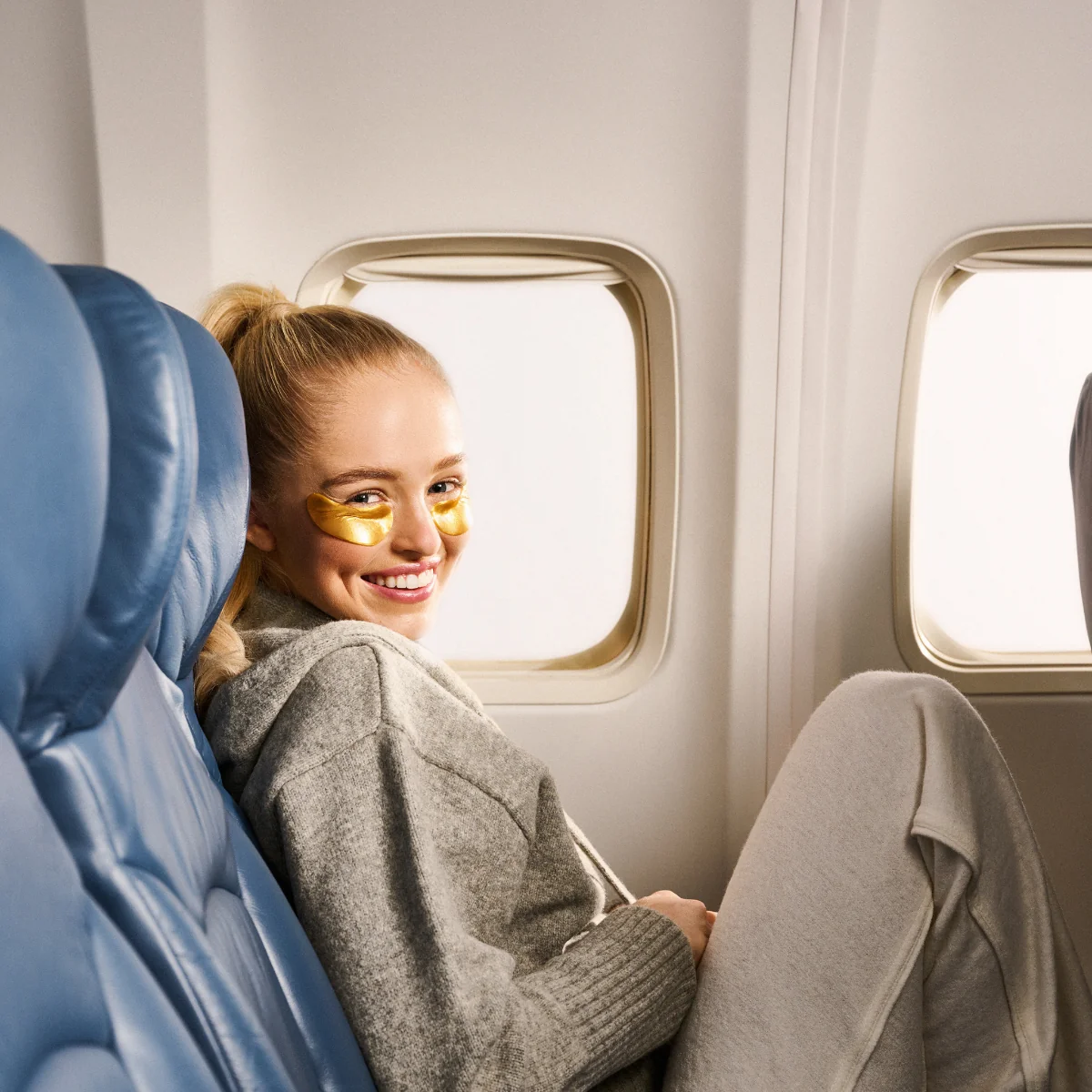SunewMed+ rozjaśniające płatki pod oczy z hydrolizowanym kolagenem i drobinkami złota, 1 para