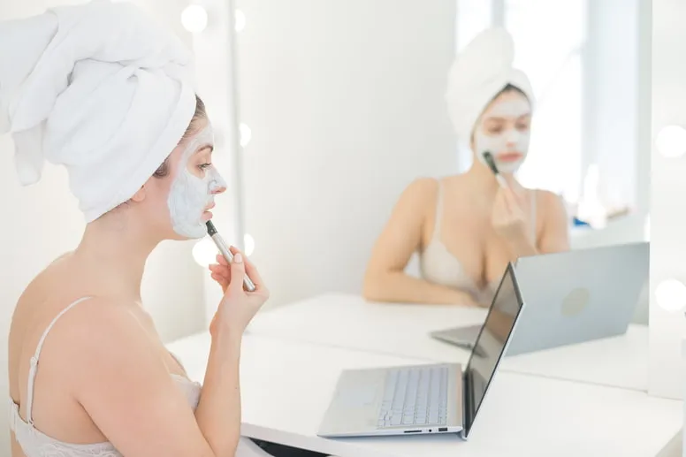 Domowe sposoby na oczyszczanie twarzy w domu
