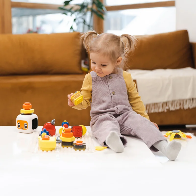 Top Bright Tablica manipulacyjna z kostką i doczepianymi elementami 12 m+