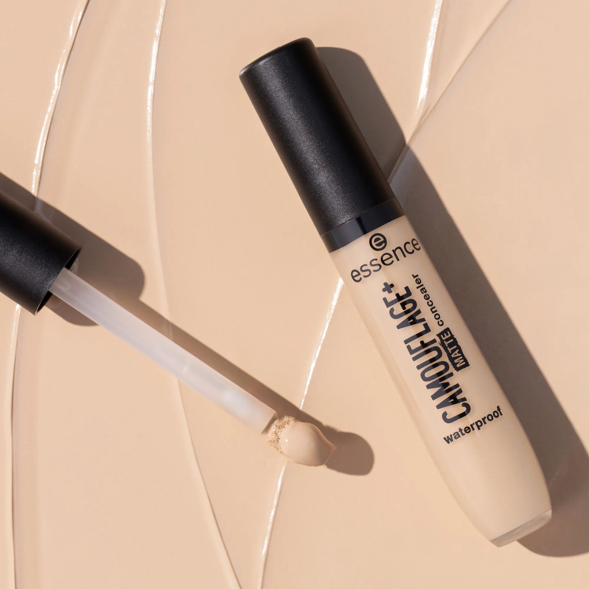 Essence Camouflage+ Matte korektor matujący 100, 8 ml