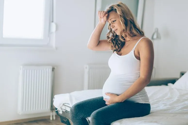 Ból głowy w ciąży – jakie są jego przyczyny i jak sobie z nim radzić?