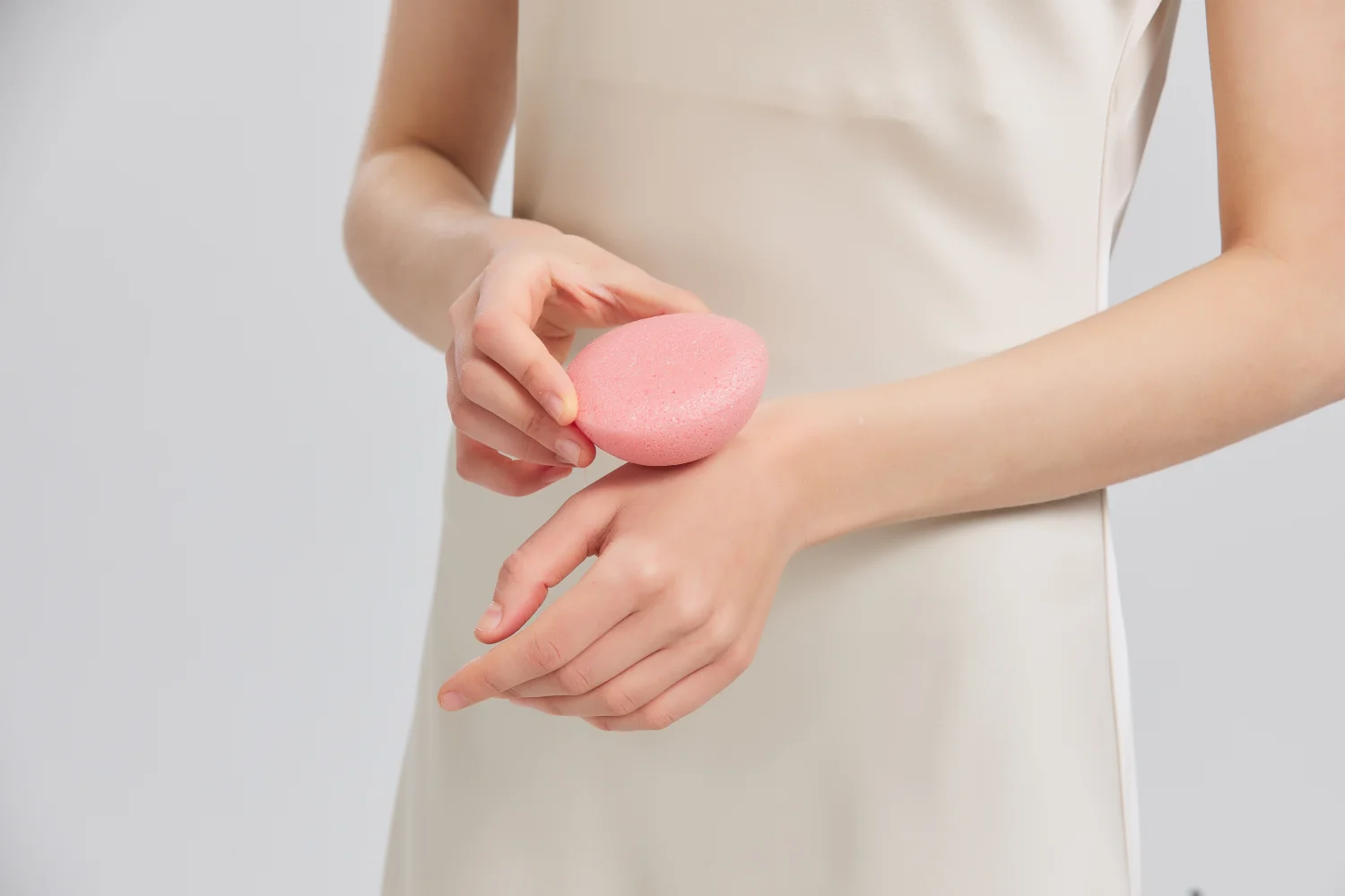 Sister Young Pura pink, naturalna gąbka konjac do twarzy, 1 sztuka