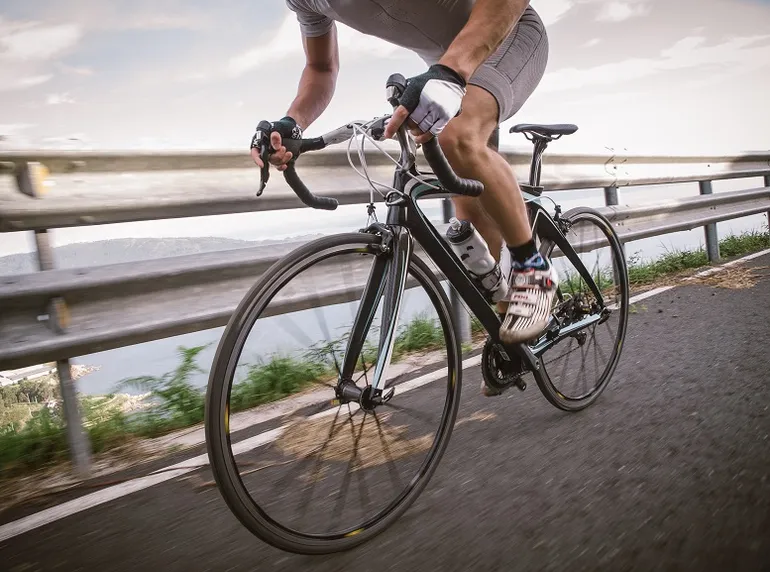 ¿El ciclismo ejerce presión sobre las rodillas?
