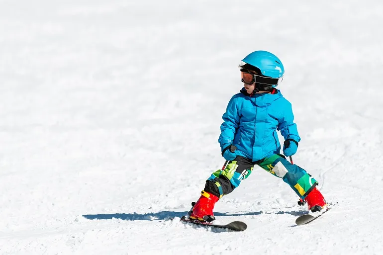 jak ubrać dziecko na narty