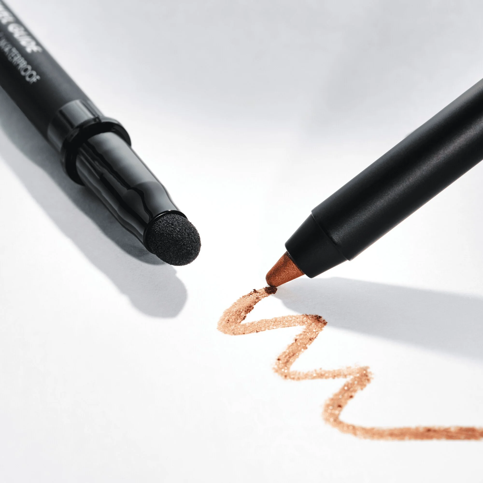 CATRICE Jewel Glide Effect Eye Pencil kredka do oczu 020, 1,5 g