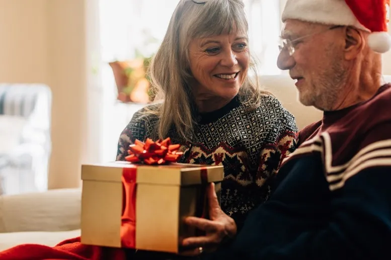 Prezent dla seniora? 10 pomysłów na świąteczny upominek dla babci i dziadka!