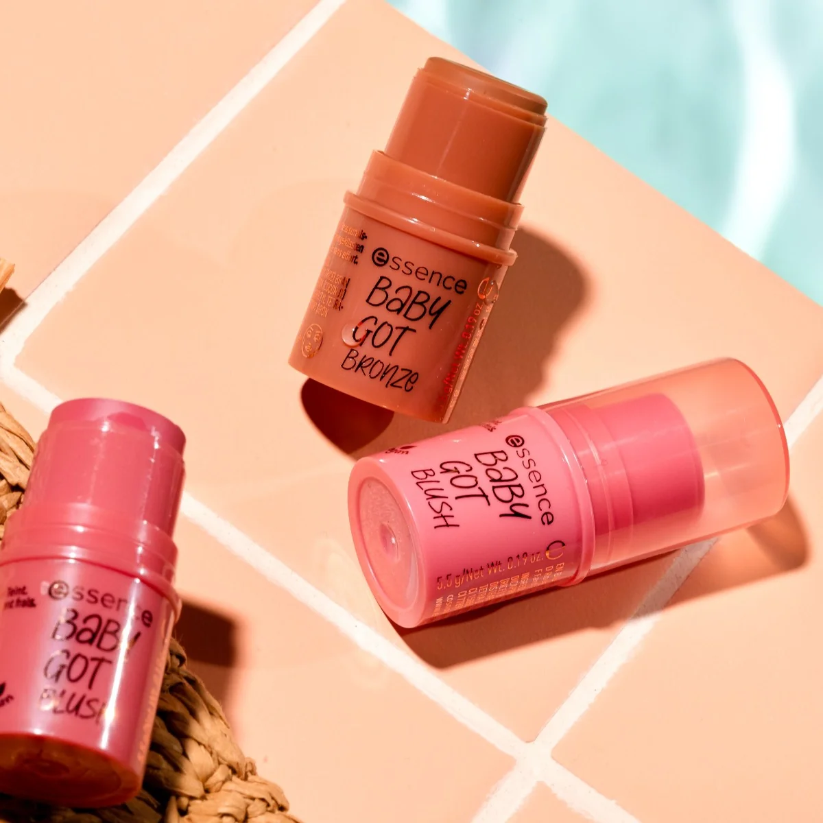 Essence Baby Got Blush róż w sztyfcie 30, 5,5 g