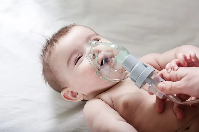 inhalacja małego dziecka