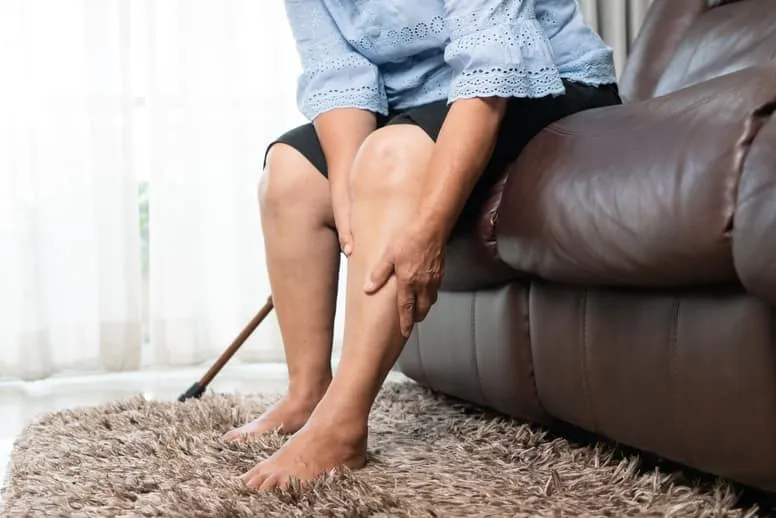 Obrzęk nóg u starszej osoby przyczyny