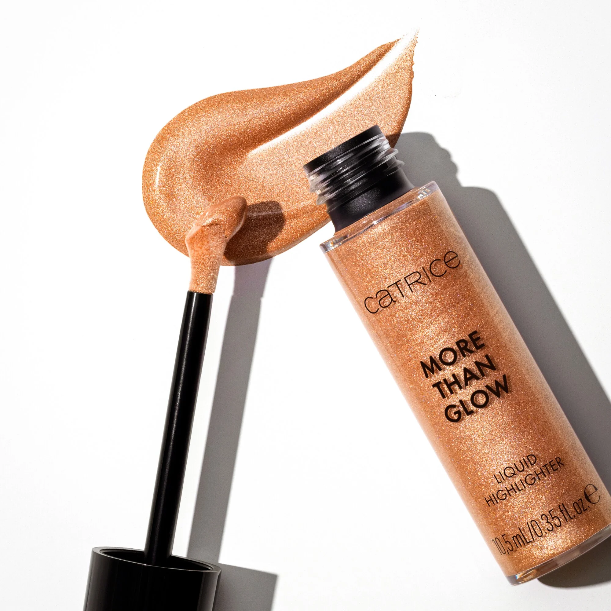 CATRICE More Than Glow rozświetlacz w płynie 030 Golden Silk, 10,5 ml