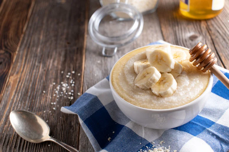 bananowa owsianka dla seniora z biegunką bananowa owsianka dla seniora z biegunką