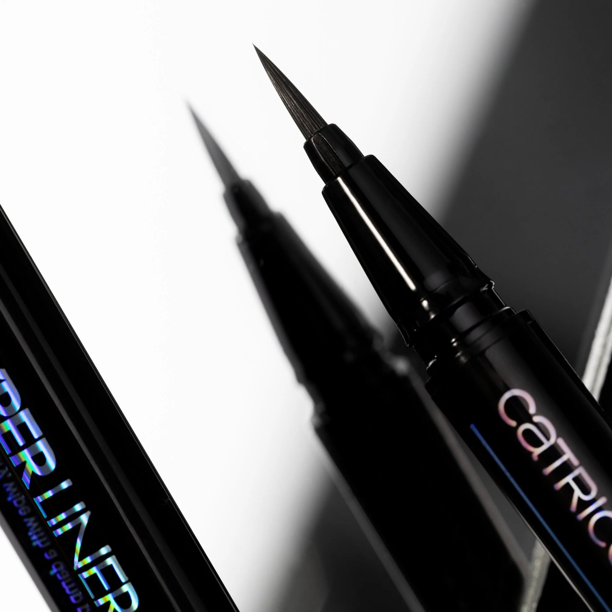 CATRICE Hyper Liner Brush eyeliner w pędzelku 010 Classic Black, 0,52 ml