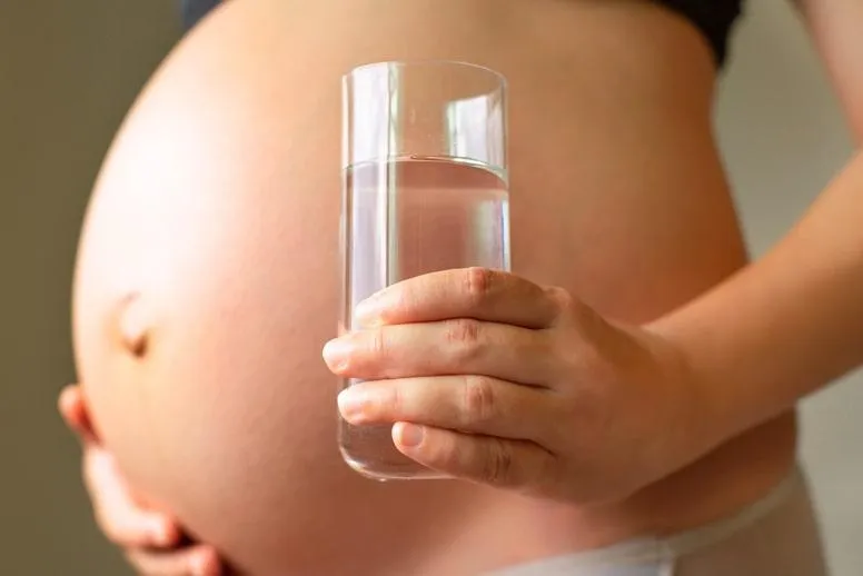 Elektrolity w ciąży – czy są potrzebne i jak je przyjmować?