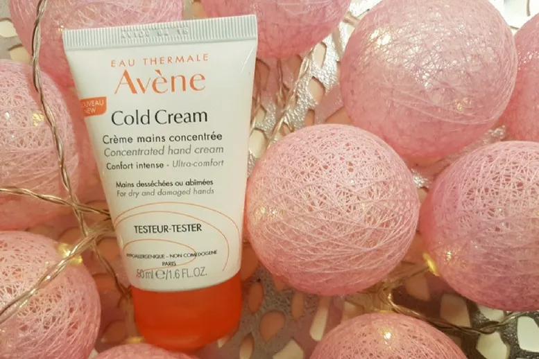 Suche zniszczone dłonie − czy pomogą im dwa tygodnie z kremem do rąk Avene Cold Cream? [RECENZJA]