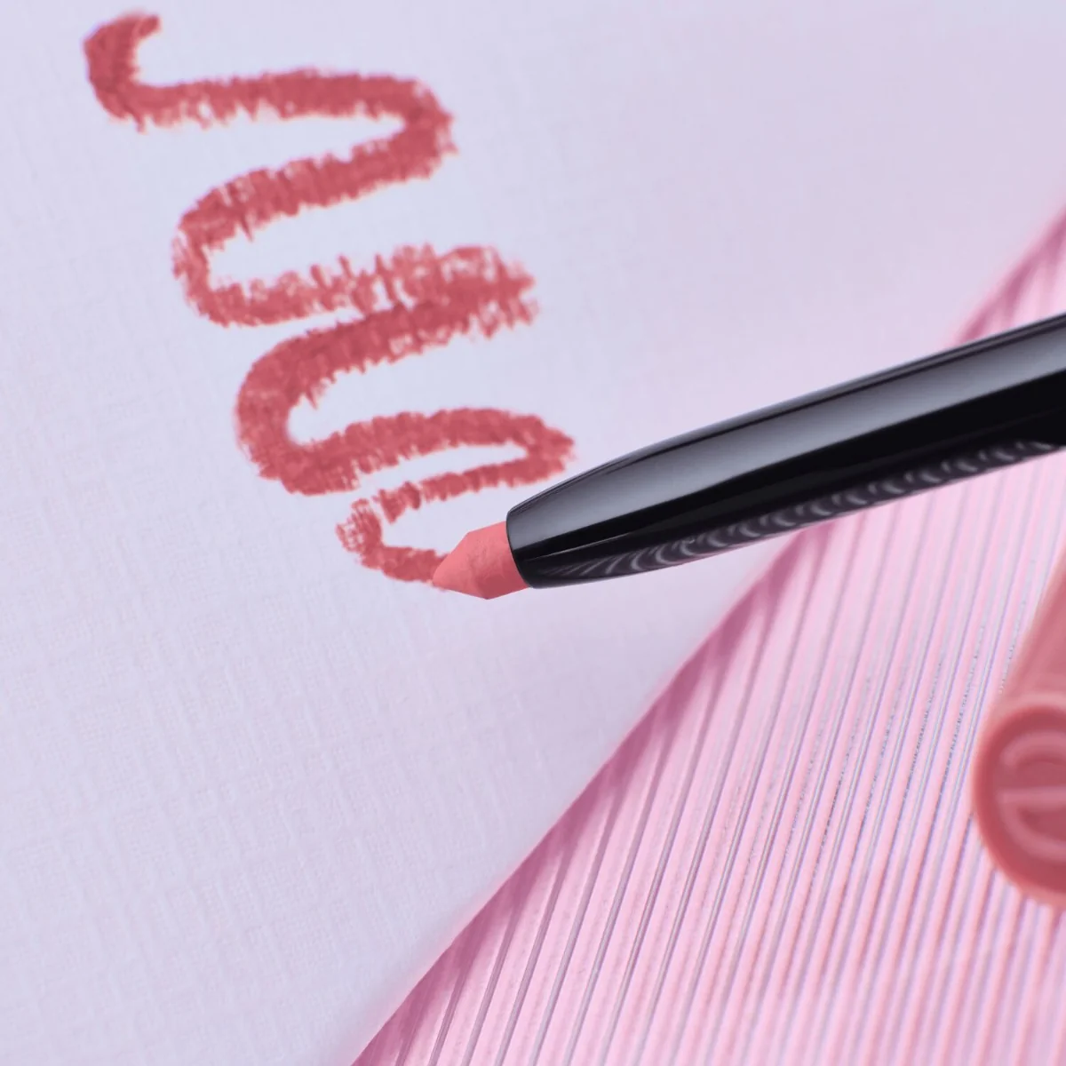 Essence 8h Matte Comfort Lipliner długotrwała matowa konturówka do ust 12 Cushion Talk, 0,3 g