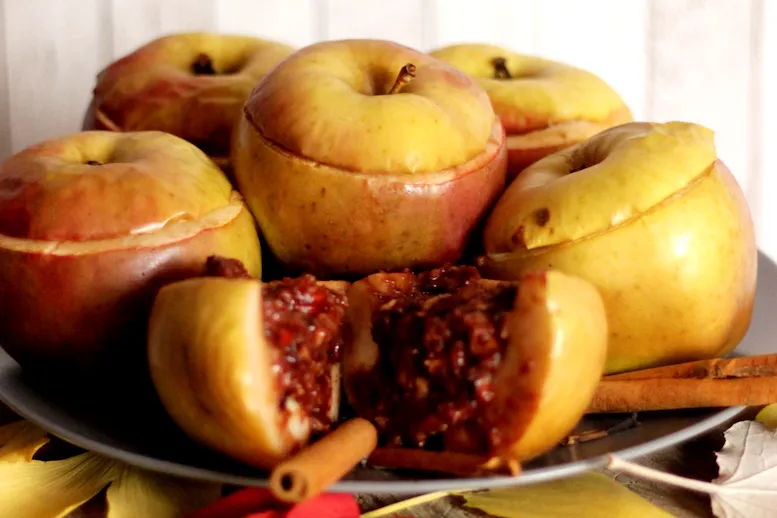 Pieczone jabłka z nadzieniem - niskokaloryczny jesienny deser!