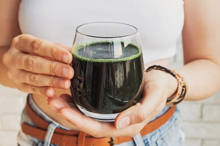 Chlorella – jak działa superfood na skórę i organizm?