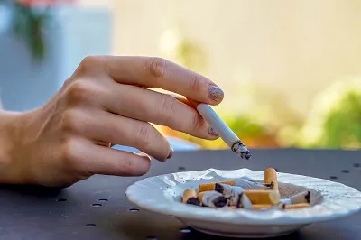 palenie papierosów a afty