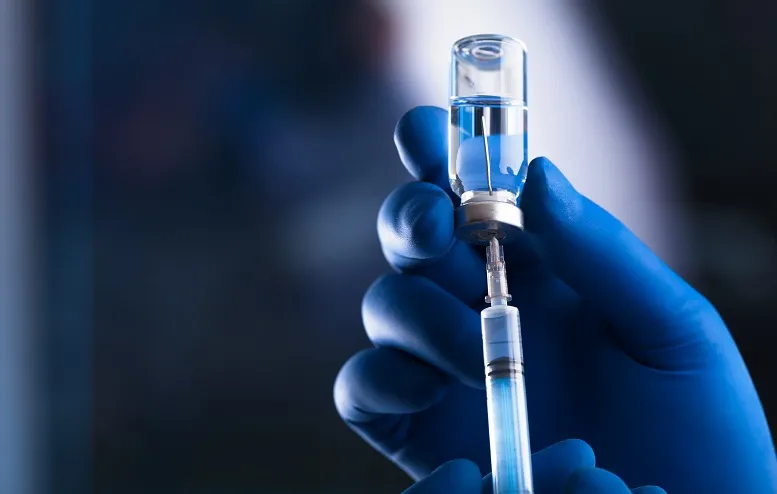 Czy szczepionka przeciwko grypie chroni przed koronawirusem? Opinia lekarza